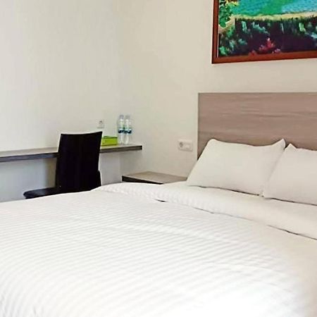 Twospaces Living At Maximus Inn Palembang Exteriér fotografie